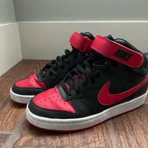 Black and red Nike 4Y